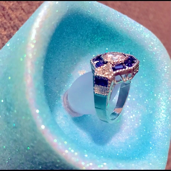 NWOT PRETTY RING - Picture 2 of 3